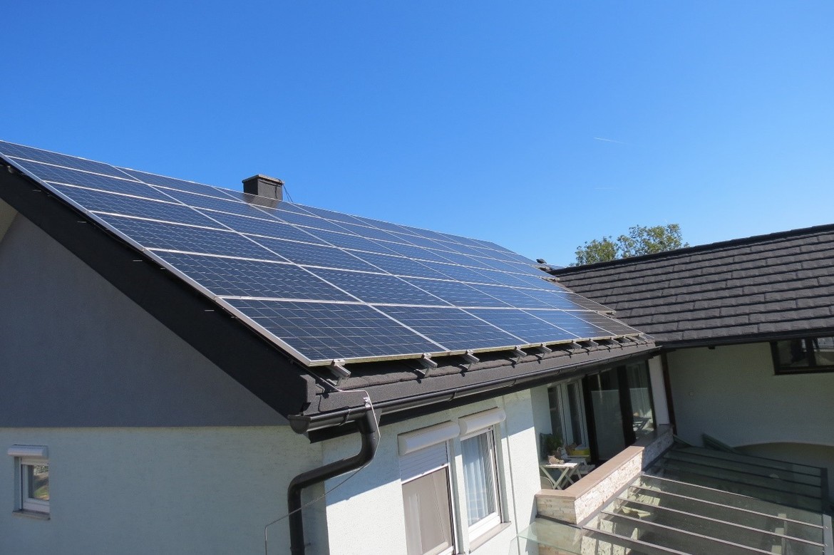 Cum să învingi criza energetică înstalând panouri solare pe acoperişurile Gerard